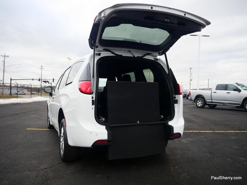 New 2026 Chrysler Voyager Lx
