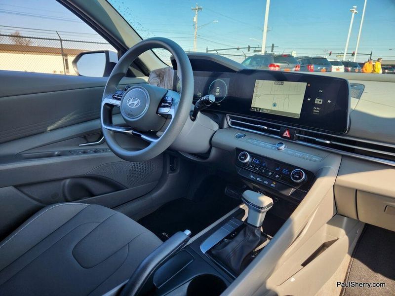 2024 Hyundai Elantra SELImage 23