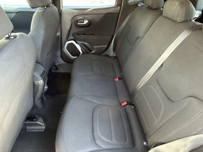 Used 2018 Jeep Renegade LatitudeImage 16
