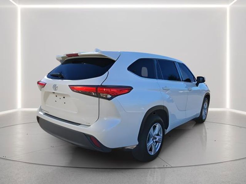 Used 2021 Toyota Highlander LE