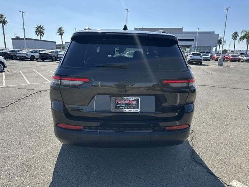 Used 2024 Jeep Grand Cherokee L AltitudeImage 4