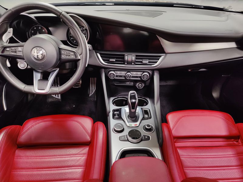 Used 2022 Alfa Romeo Giulia Veloce Premium AWD w/Sunroof/navImage 18