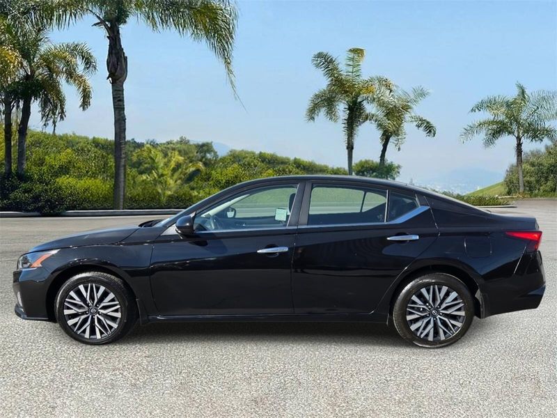 Used 2023 Nissan Altima 2.5 SV