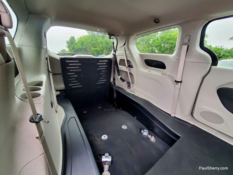 2023 Chrysler Voyager LXImage 35