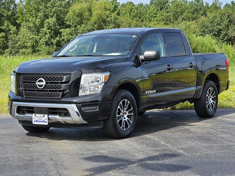 2023 Nissan Titan SVImage 3