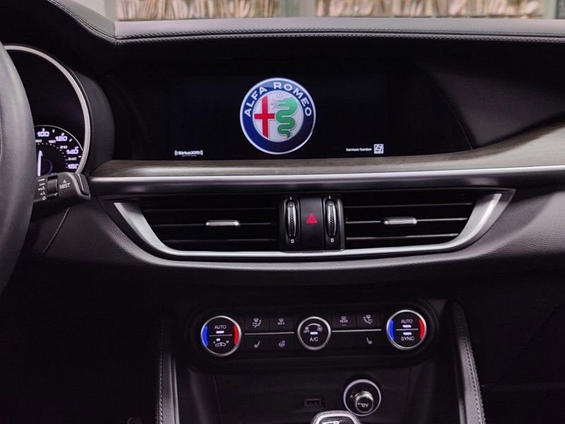 2022 Alfa Romeo Stelvio Ti Premium AWD w/Sunroof & NavImage 25