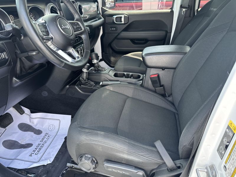 2020 Jeep Gladiator OverlandImage 20