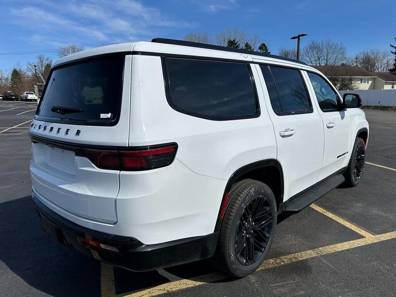2025 Jeep Wagoneer Series II photo 8