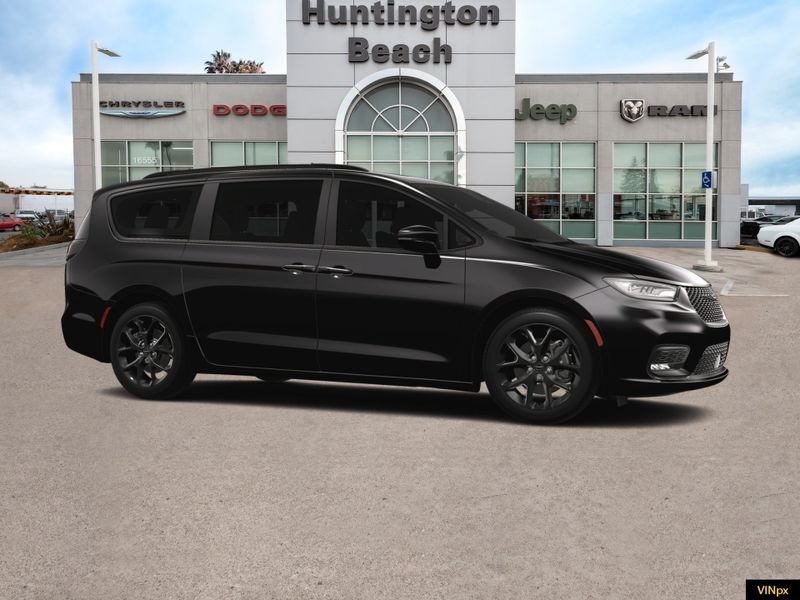 2023 Chrysler Pacifica Limited AWDImage 10