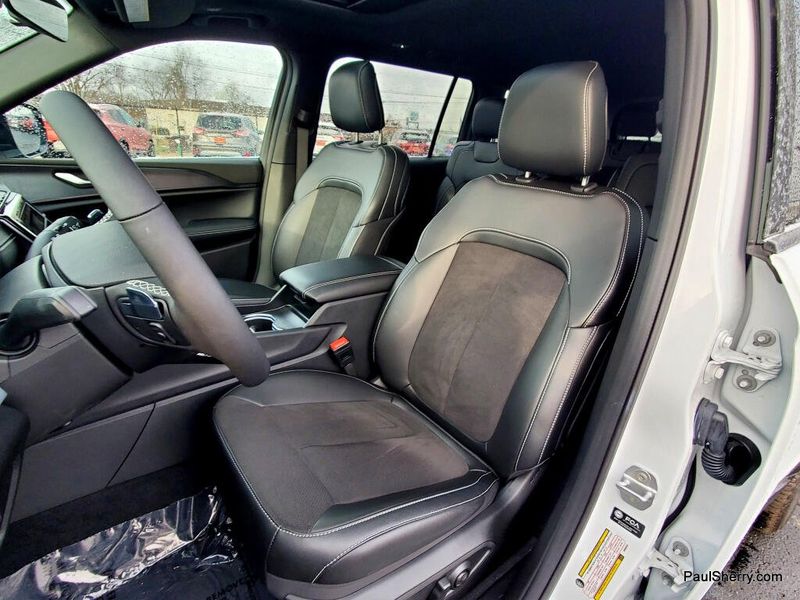 New 2025 Jeep Grand Cherokee L Altitude X 4x4