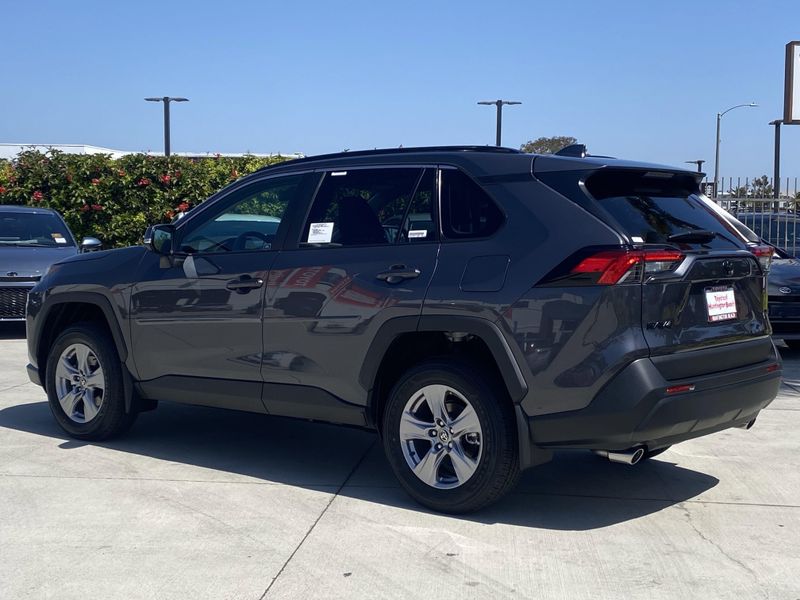 2025 Toyota RAV4 XLEImage 5
