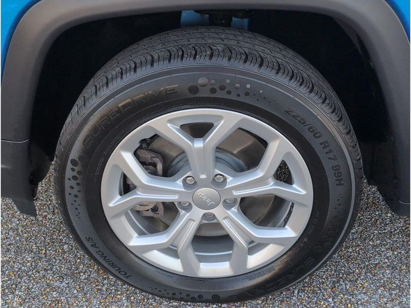 Used 2024 Jeep Compass LatitudeImage 9