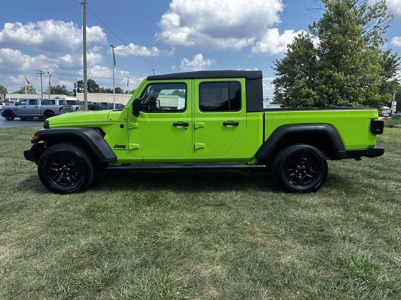 2021 Jeep Gladiator Sport photo 6