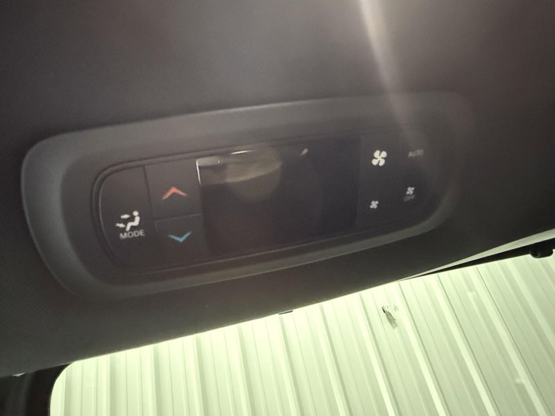 New 2026 Chrysler Pacifica SelectImage 34
