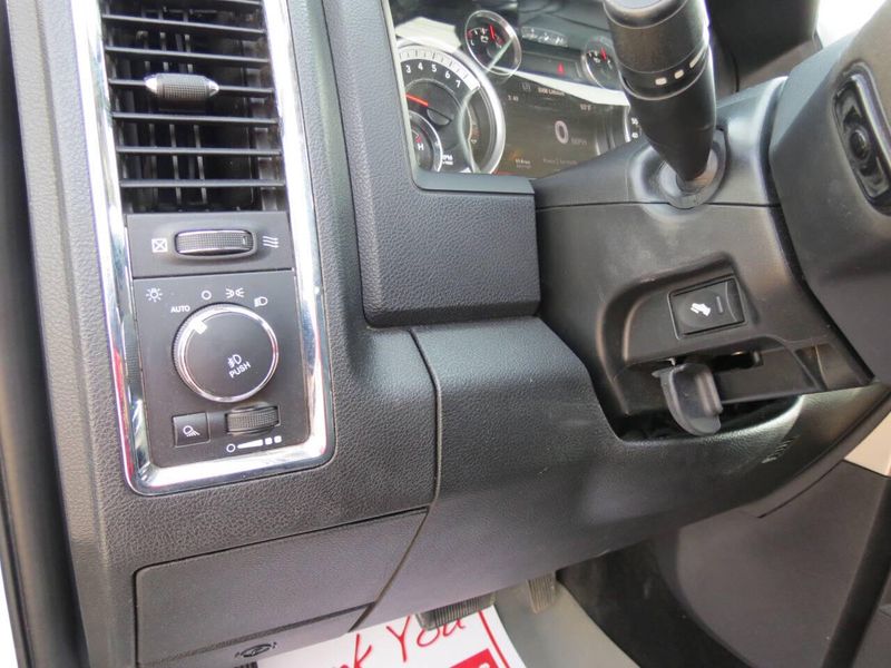 Used 2015 RAM 1500 Laramie 4x4 4dr Crew Cab 5.5 ft. SB PickupImage 16