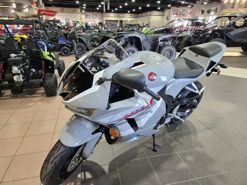 2025 Honda CBR600RR ABS DEEP PEARL GRAY Image 3