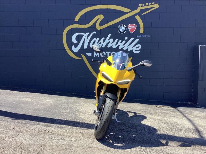 New 2027 Ducati PANIGALE V2S 