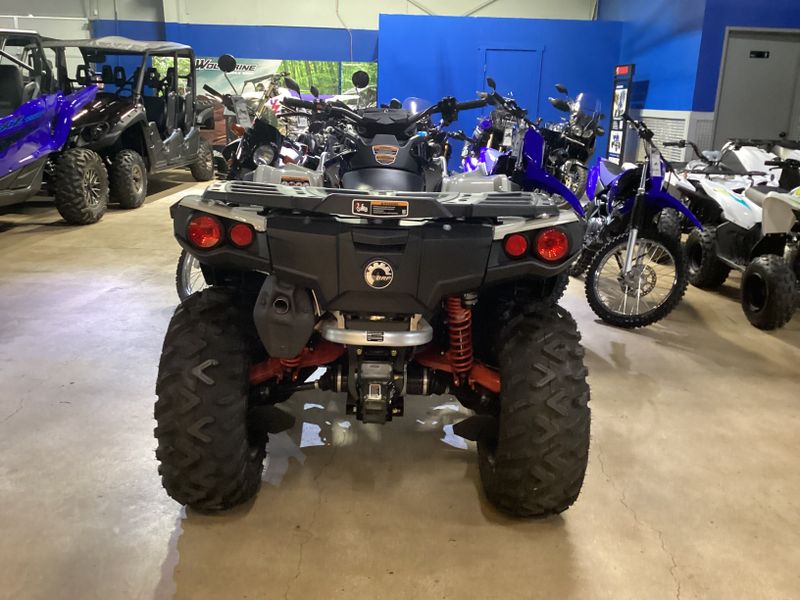 2024 Can-Am OUTLANDER X XC 1000R CHALK GRAY AND CANAM REDImage 13