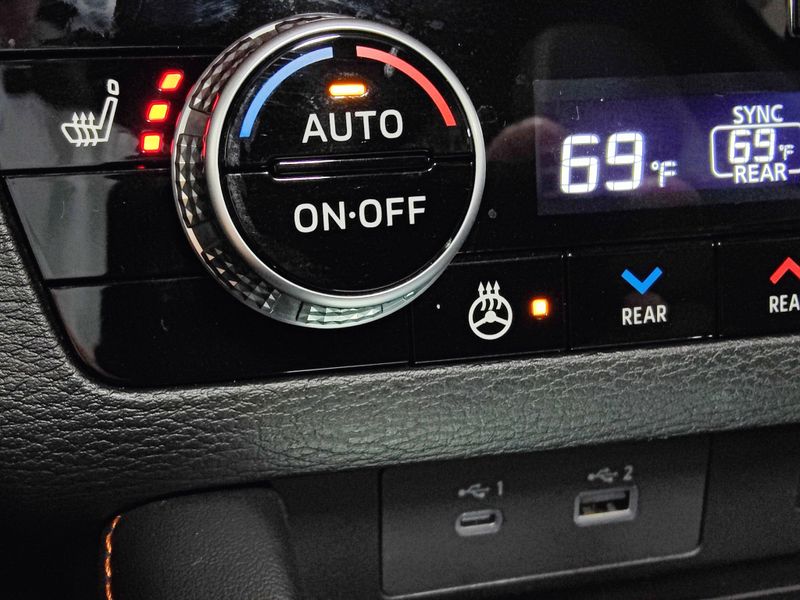 Used 2023 Mitsubishi Outlander PHEV SEL AWD 40th Anniv w/Sunroof/NavImage 30