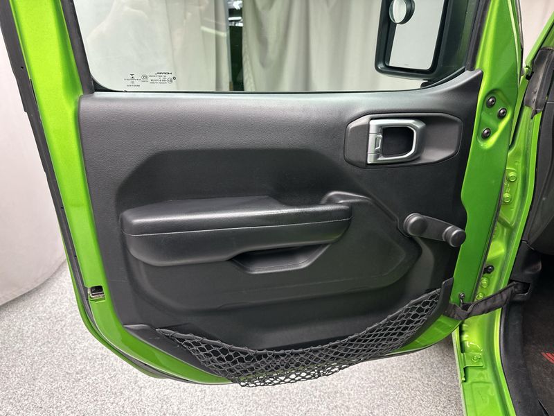 Used 2019 Jeep Wrangler Unlimited SportImage 3