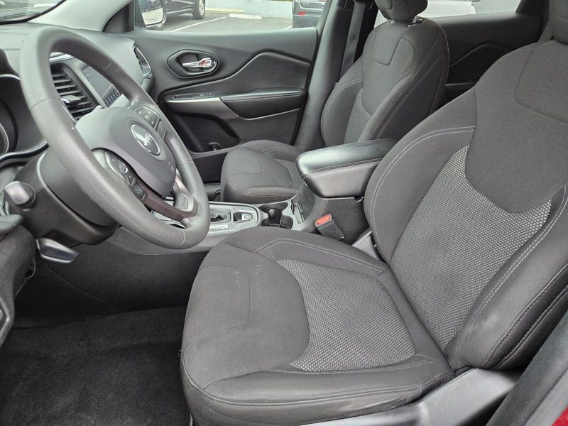 Used 2021 Jeep Cherokee Latitude FWD