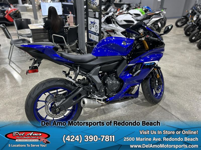 2025 Yamaha YZF-R7 Image 2