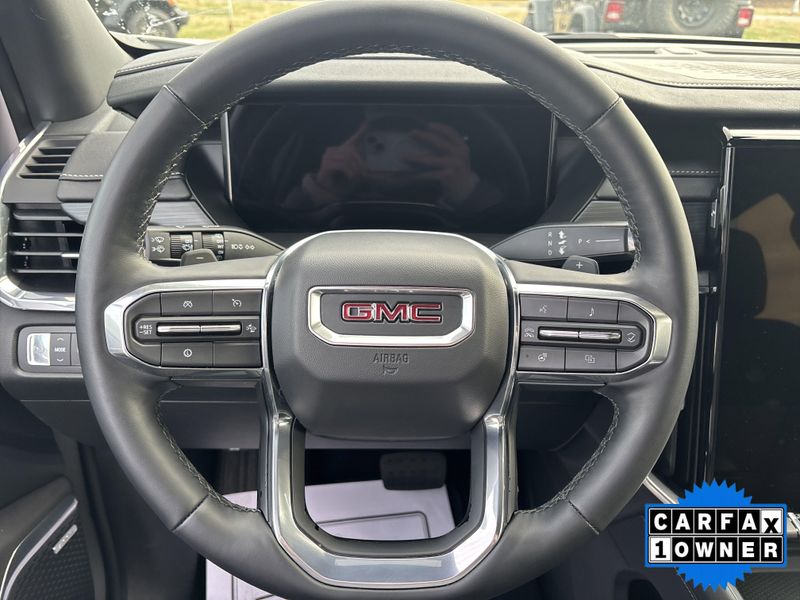 Used 2025 GMC Acadia FWD ElevationImage 26