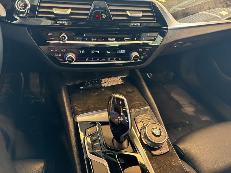 2019 BMW 5 Series 530i xDriveImage 28