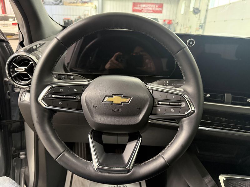 Used 2025 Chevrolet Equinox AWD LTImage 23