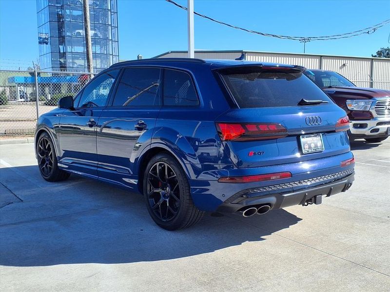 Used 2025 Audi SQ7 PrestigeImage 9