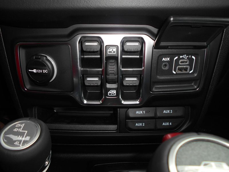 New 2025 Jeep Gladiator High Tide 4x4Image 16