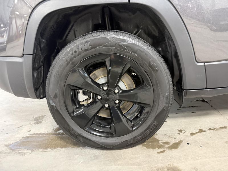 Used 2020 Jeep Cherokee AltitudeImage 8