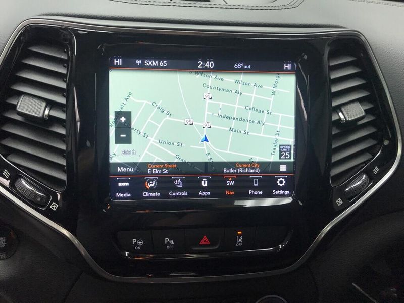 Used 2021 Jeep Cherokee LimitedImage 9