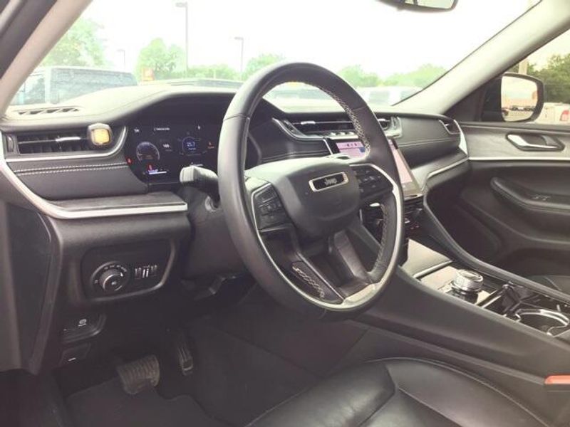 Used 2023 Jeep Grand Cherokee LimitedImage 9