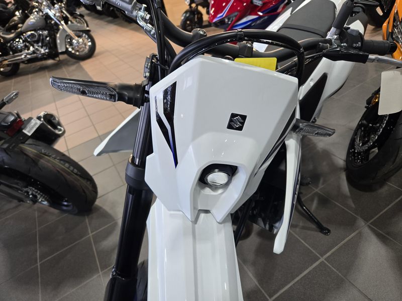 New 2025 Suzuki DRZ4SM SOLID SPECIAL WHITE NO 2 Image 14
