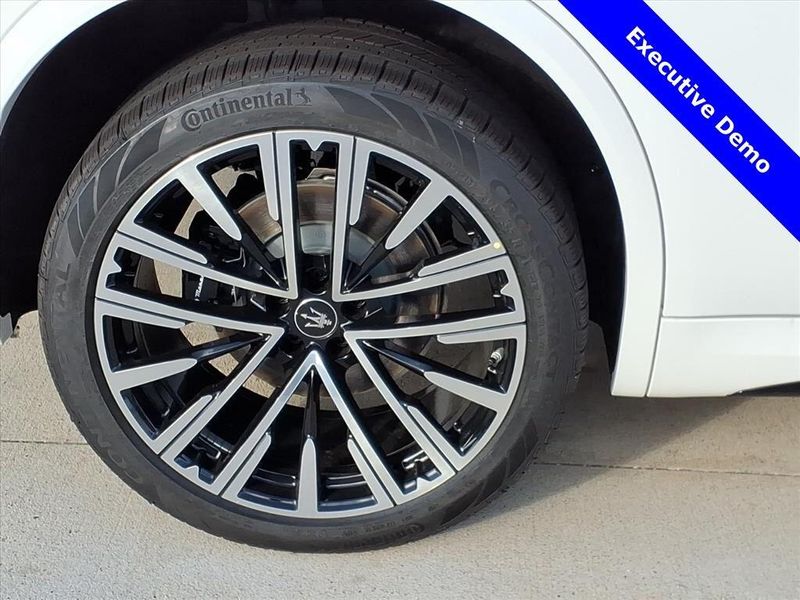 New 2025 Maserati Grecale ModenaImage 6