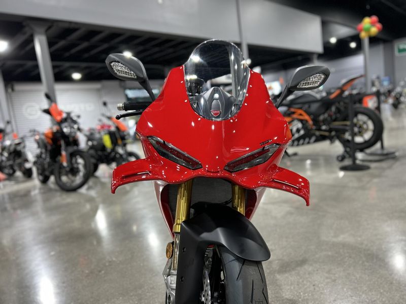New 2025 Ducati PANIGALE V4 S Image 17