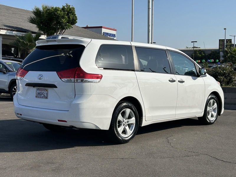 2011 Toyota Sienna BaseImage 4