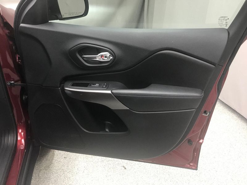 Used 2019 Jeep Cherokee Latitude PlusImage 15