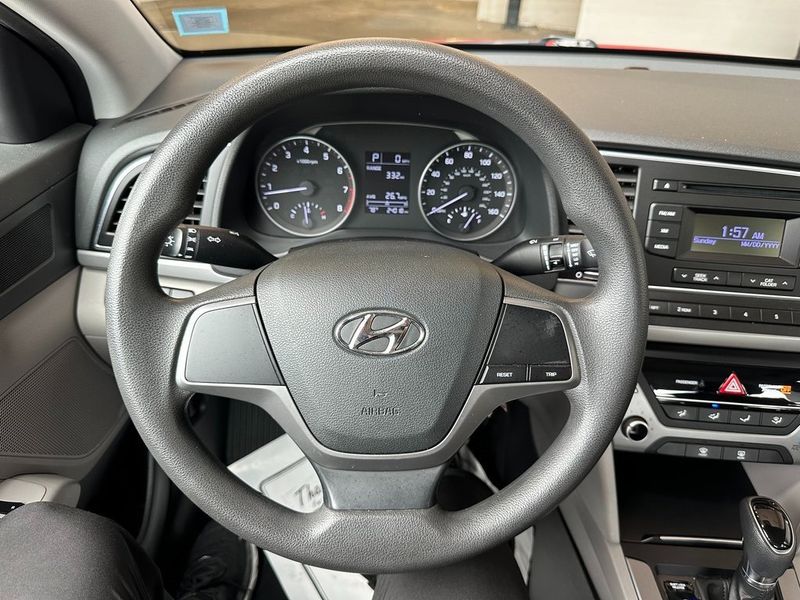 2017 Hyundai Elantra SEImage 2