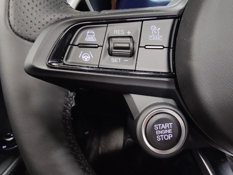 New 2025 Alfa Romeo Giulia AwdImage 29