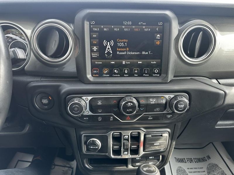 2021 Jeep Wrangler Unlimited Sahara photo 13