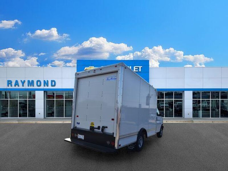 New 2026 Chevrolet Express 3500 Work VanImage 4