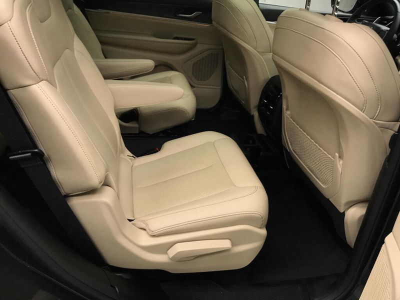 Used 2023 Jeep Grand Cherokee L LimitedImage 15