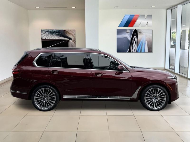 2025 BMW X7 xDrive40iImage 5