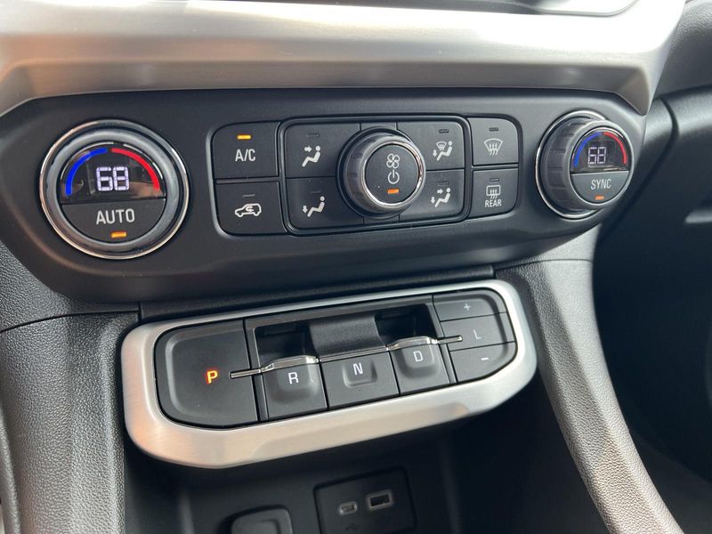 Used 2023 GMC Acadia SLE