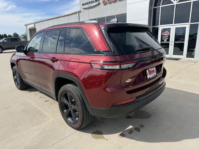 Used 2025 Jeep Grand Cherokee AltitudeImage 38
