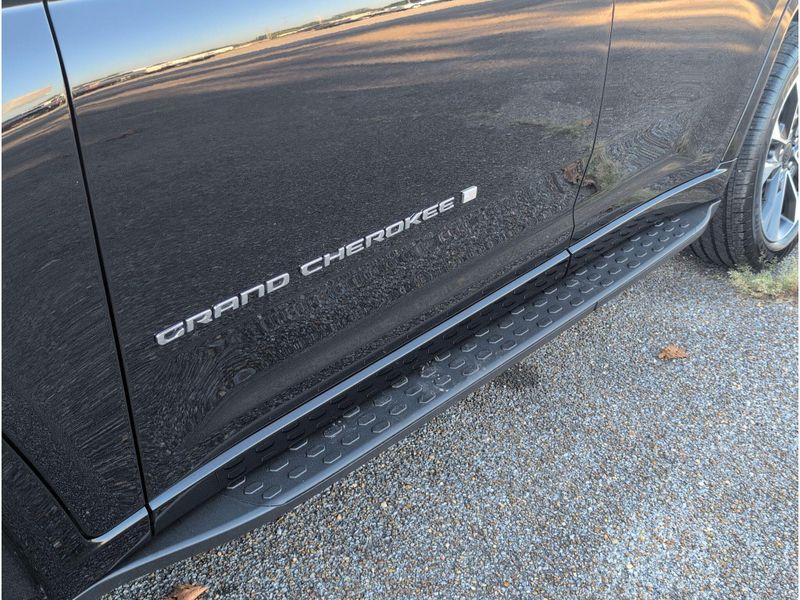 Used 2023 Jeep Grand Cherokee OverlandImage 10