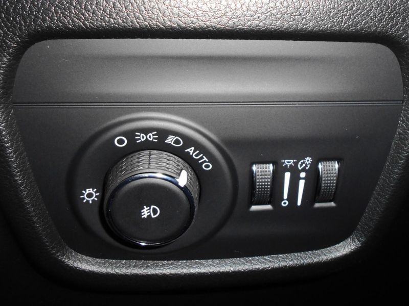 New 2025 Jeep Grand Cherokee L Limited 4x4Image 15