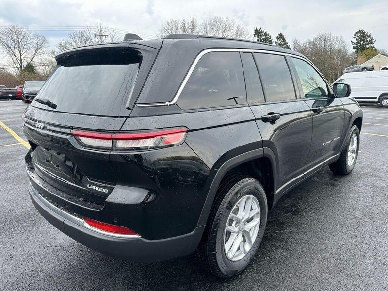 2025 Jeep Grand Cherokee Laredo X 4x4Image 8